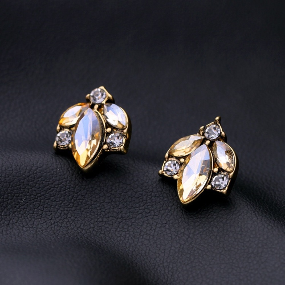 ☀️Boutique ☀️rhinestone stud earrings✨